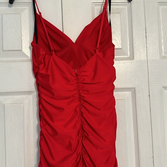 Red gown - Picture 3 of 5